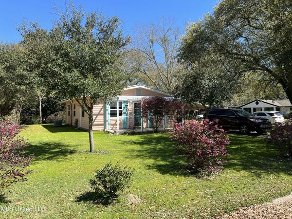 2 Fleetwood Place, Ocean Springs, MS 39564