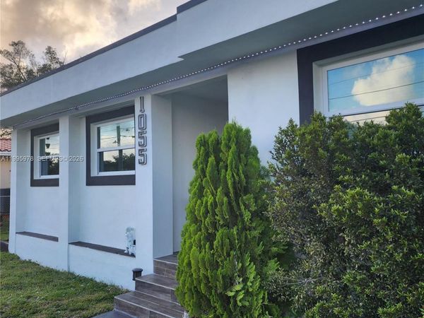 1055 NE 144th St , North Miami, FL 33161
