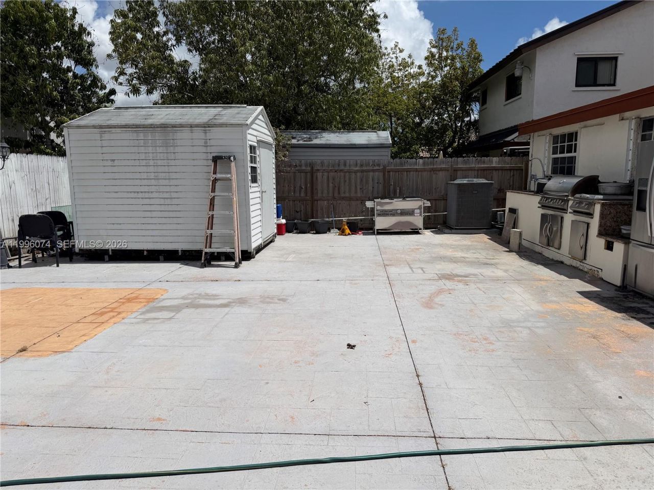 9085 Grand Canal Dr, Miami, FL 33174 Photo