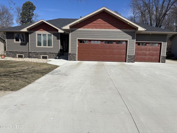 1705 8TH AVENUE NE, Watertown, SD 57201