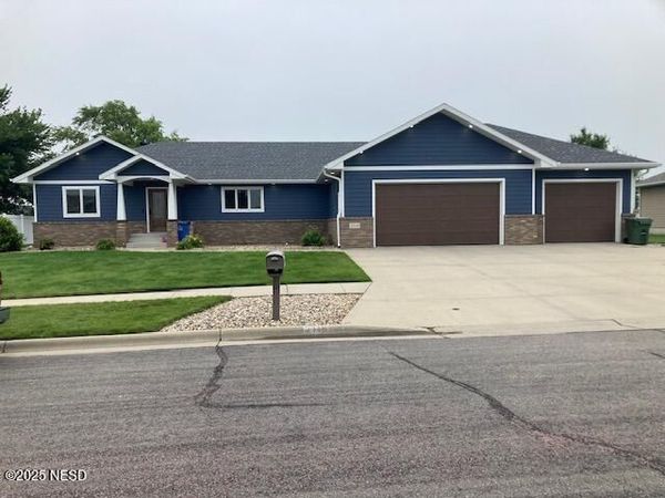 2316 GRANT DRIVE NW, Watertown, SD 57201