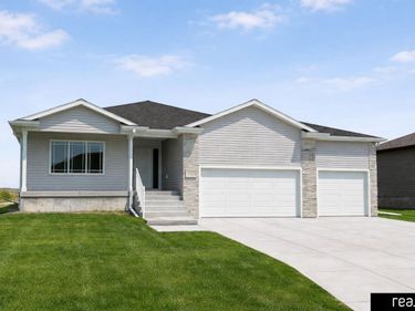1653 Stonewood Avenue , Grand Island, NE 68803