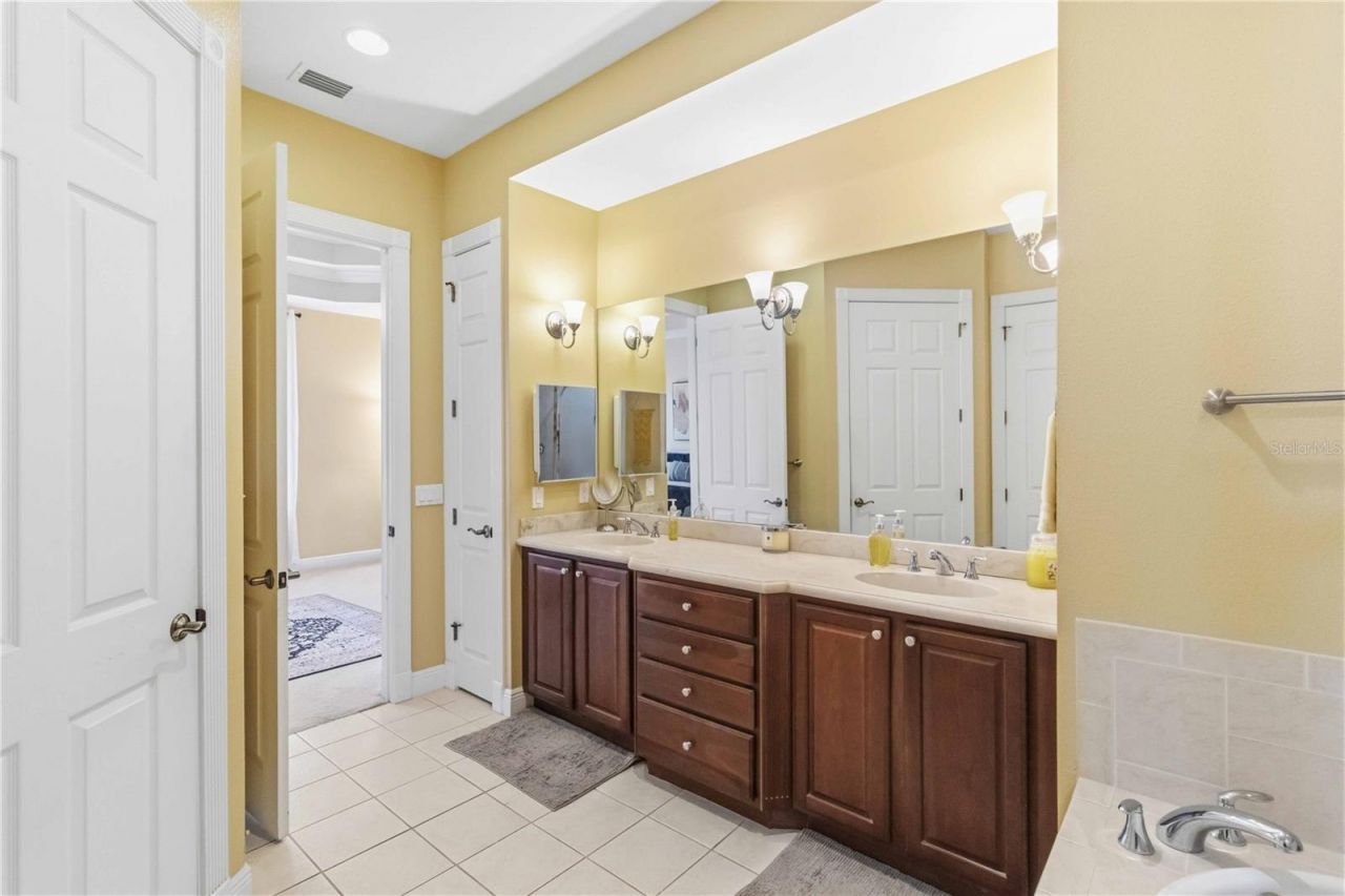 5246 Manorwood Drive, Unit 4C, Sarasota, FL 34235 Photo