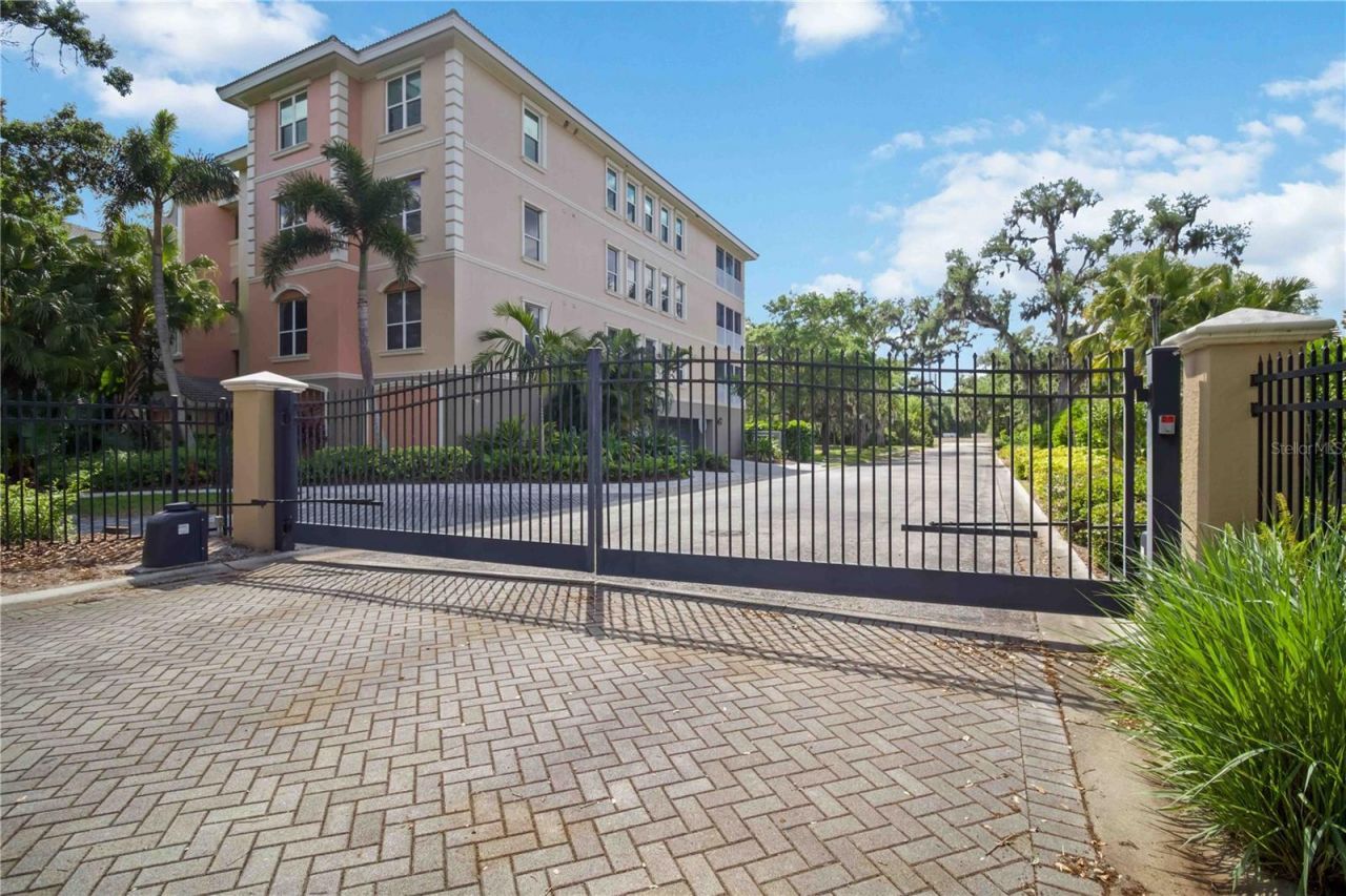 5246 Manorwood Drive, Unit 4C, Sarasota, FL 34235 Photo