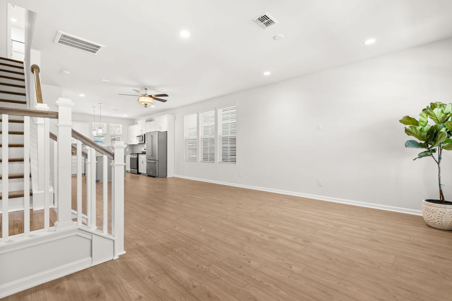 579 Blueway Avenue Photo 10