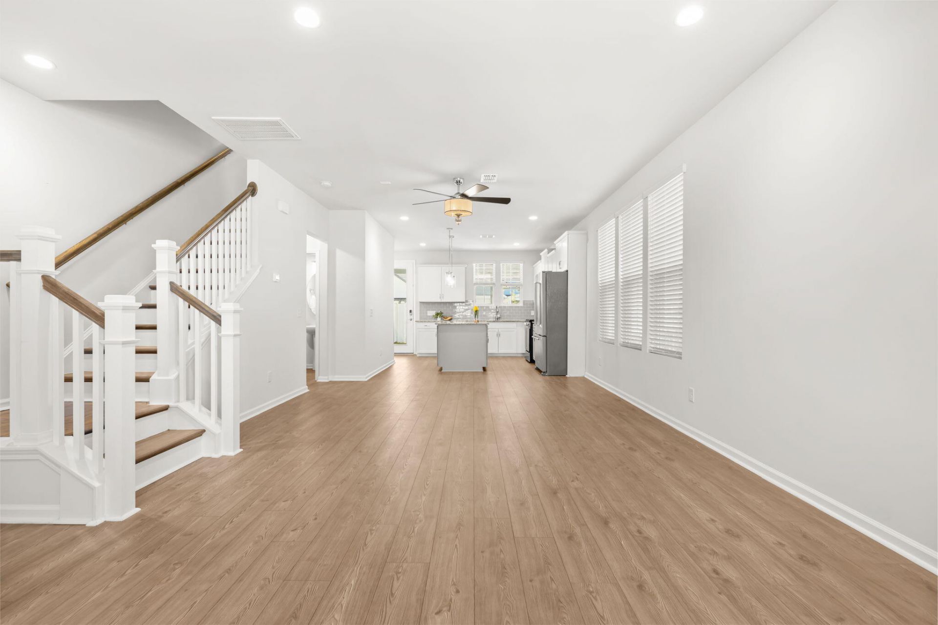 579 Blueway Avenue Photo 11