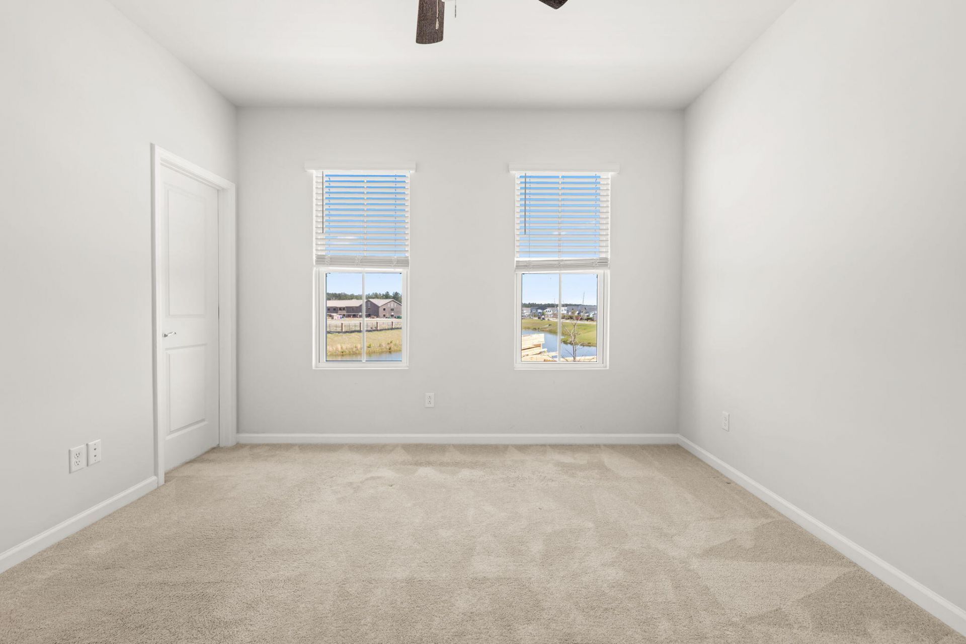 579 Blueway Avenue Photo 13