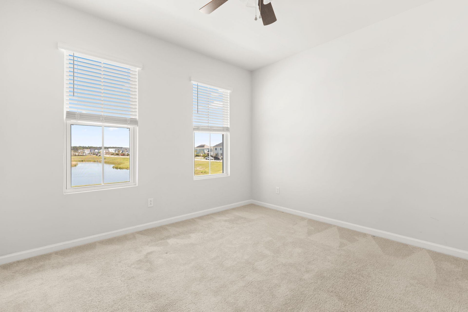 579 Blueway Avenue Photo 14