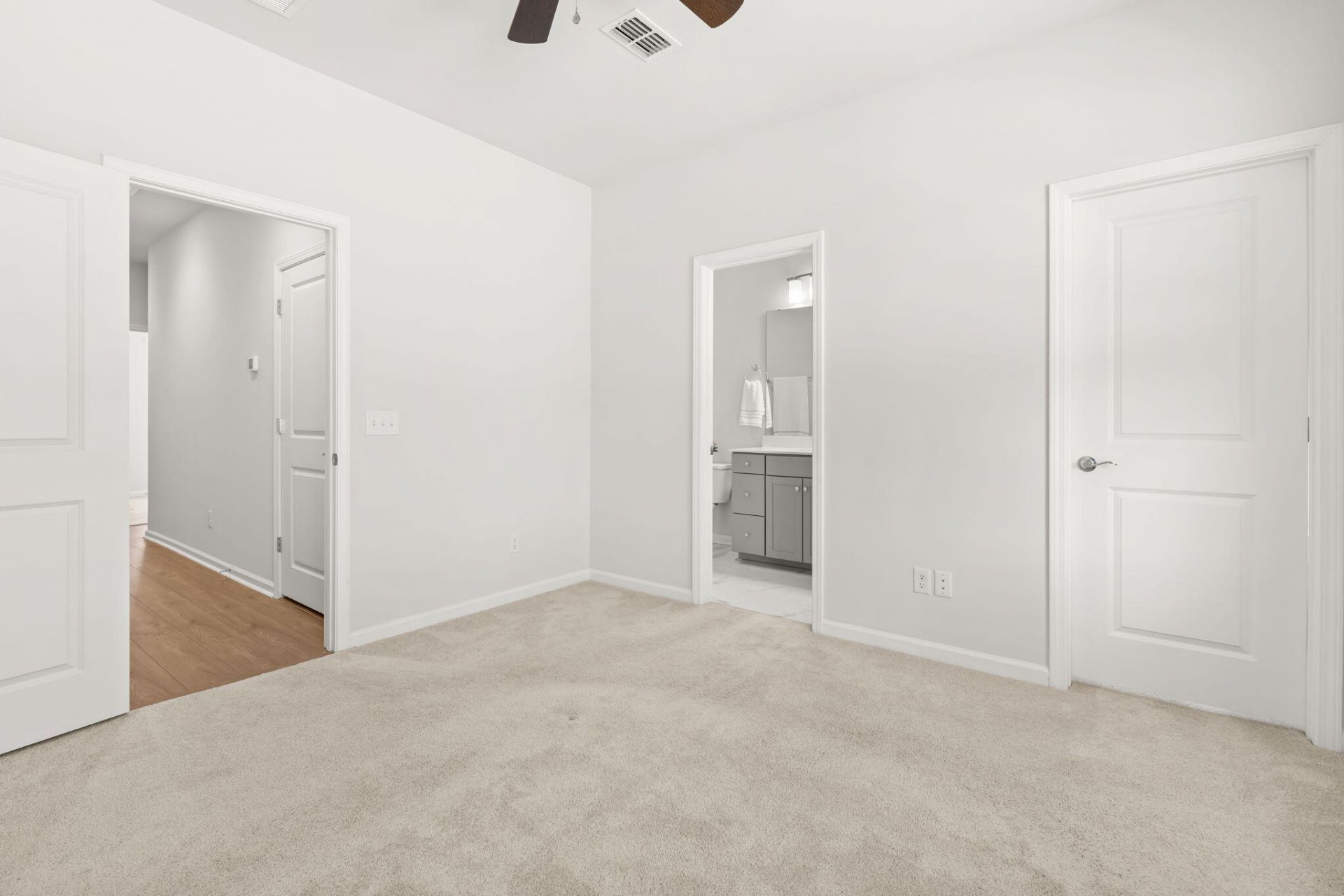 579 Blueway Avenue Photo 15