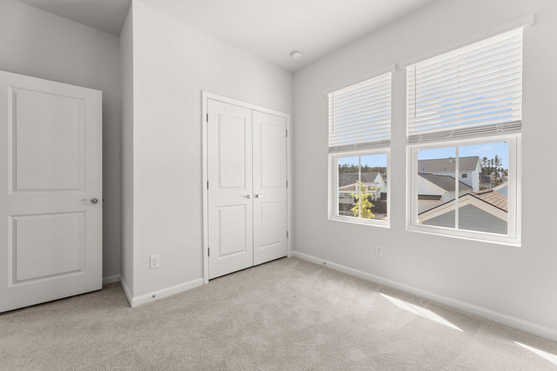 579 Blueway Avenue Photo 18