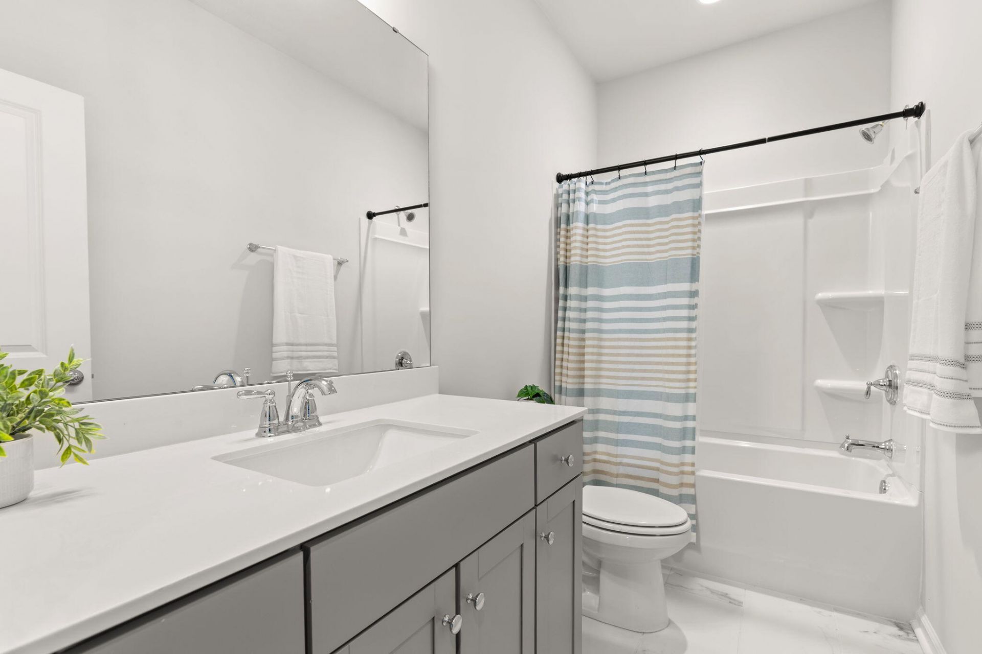 579 Blueway Avenue Photo 19