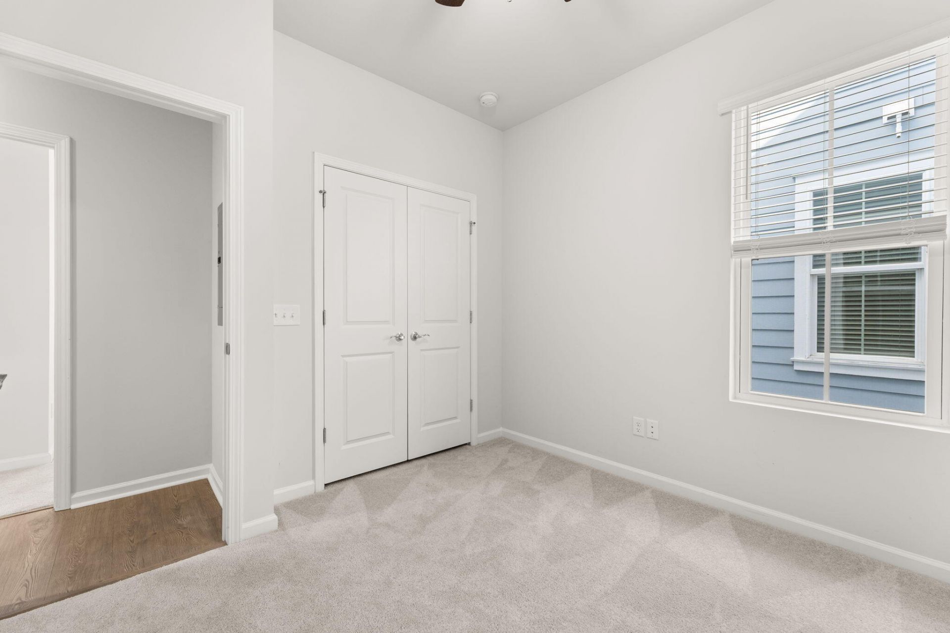 579 Blueway Avenue Photo 21