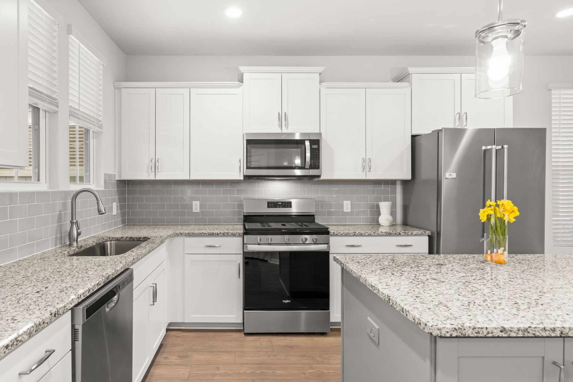 579 Blueway Avenue Photo 5