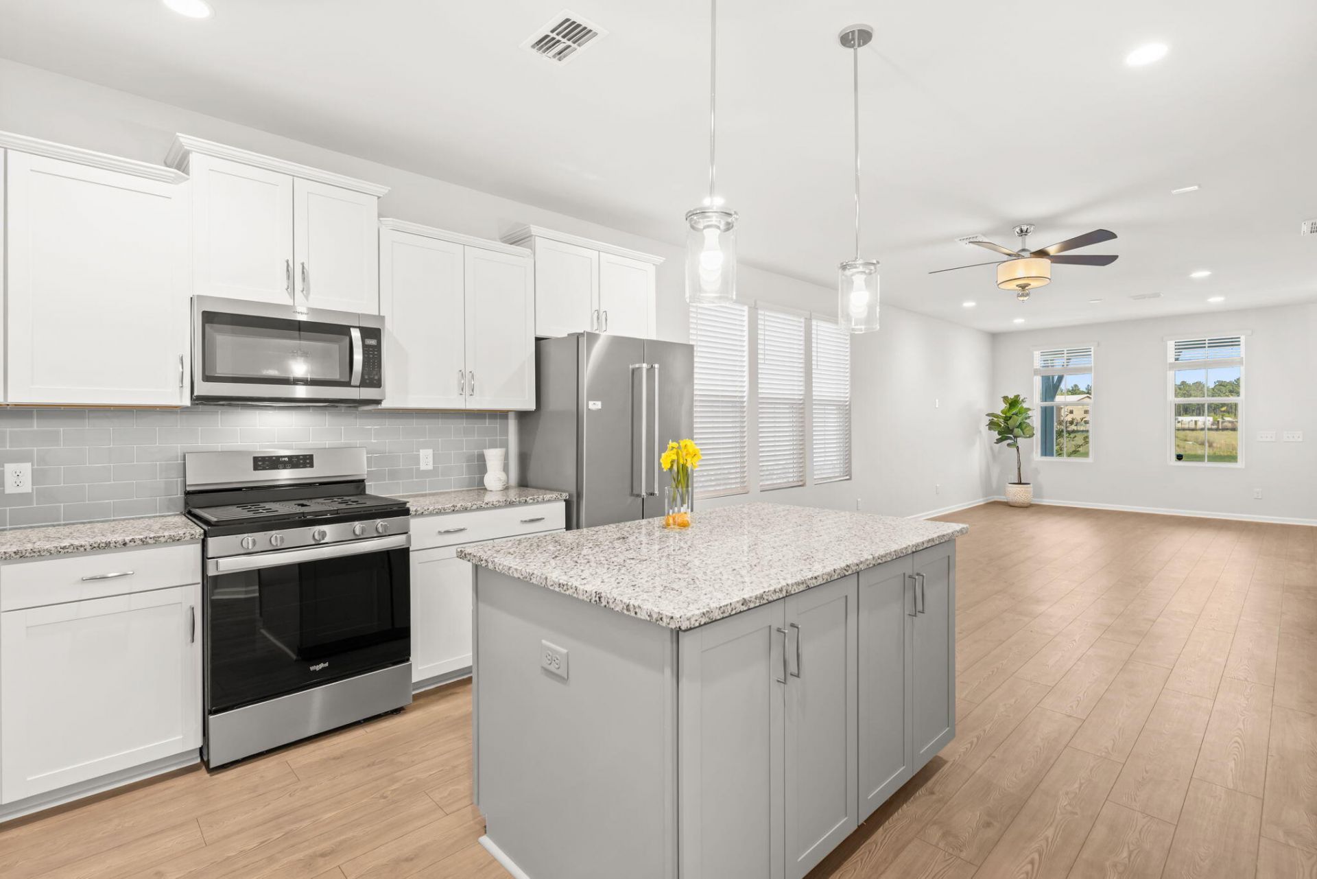 579 Blueway Avenue Photo 6