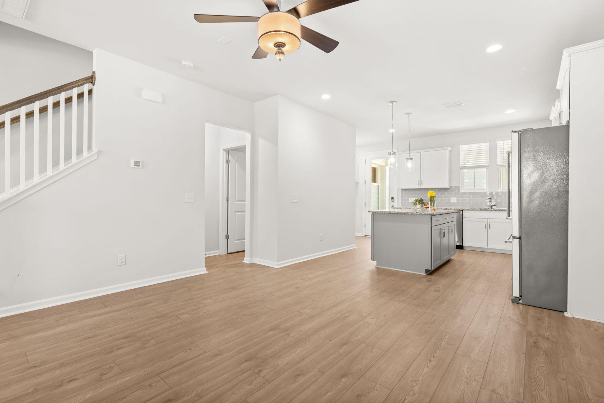 579 Blueway Avenue Photo 9