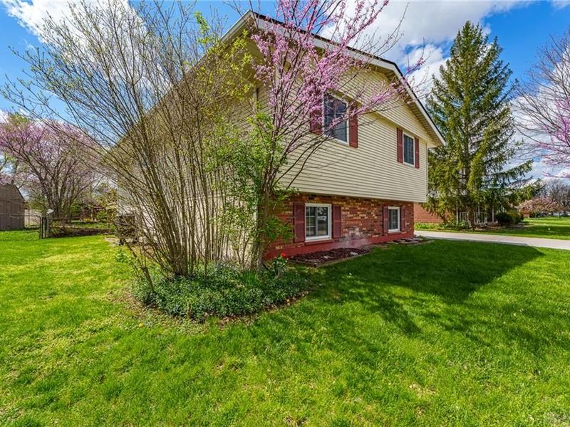 5055 Hahn Avenue, Mad River Township, OH 45324 Photo 3