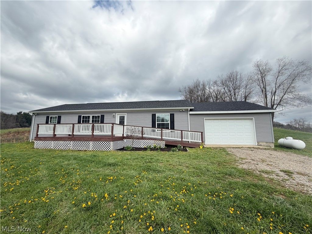 6995 Bill Johns Road , Newcomerstown, OH 43832