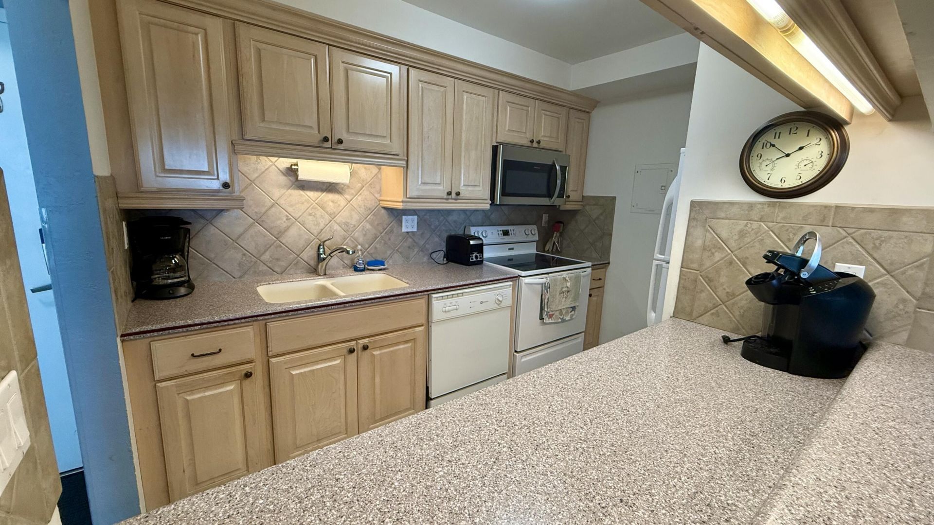 88500 Overseas Highway, Unit APT 422, Tavernier, FL 33070 Photo