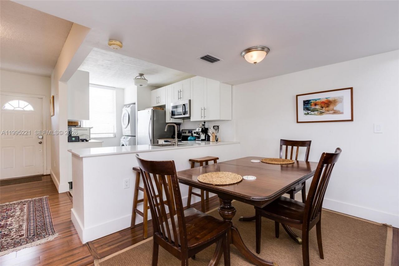 1651 NE 115th St, Unit 28C, Miami, FL 33181 Photo