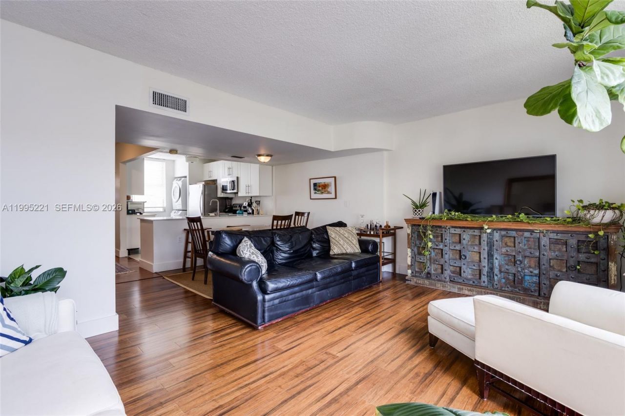 1651 NE 115th St, Unit 28C, Miami, FL 33181 Photo