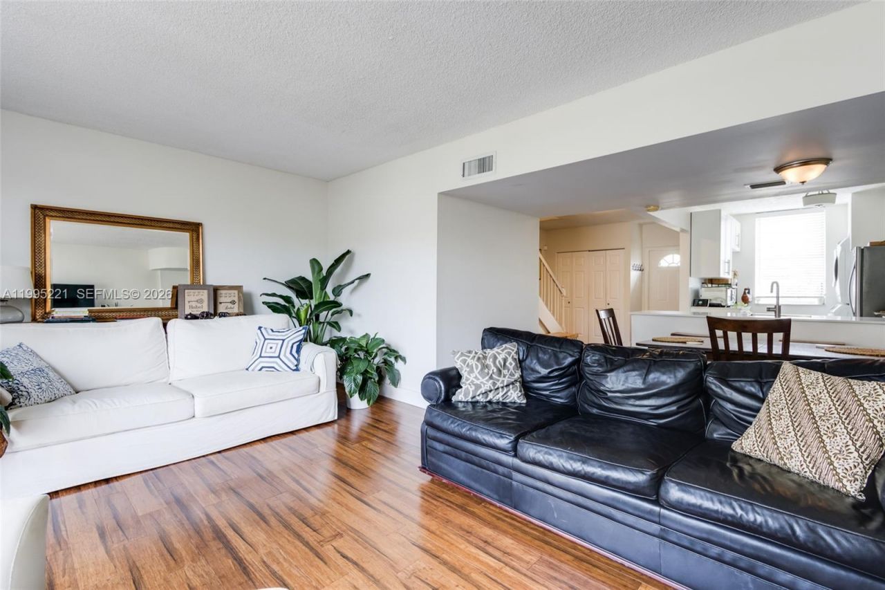 1651 NE 115th St, Unit 28C, Miami, FL 33181 Photo