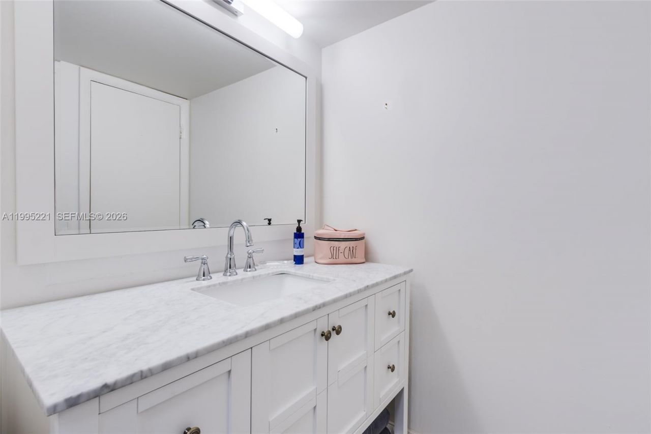1651 NE 115th St, Unit 28C, Miami, FL 33181 Photo