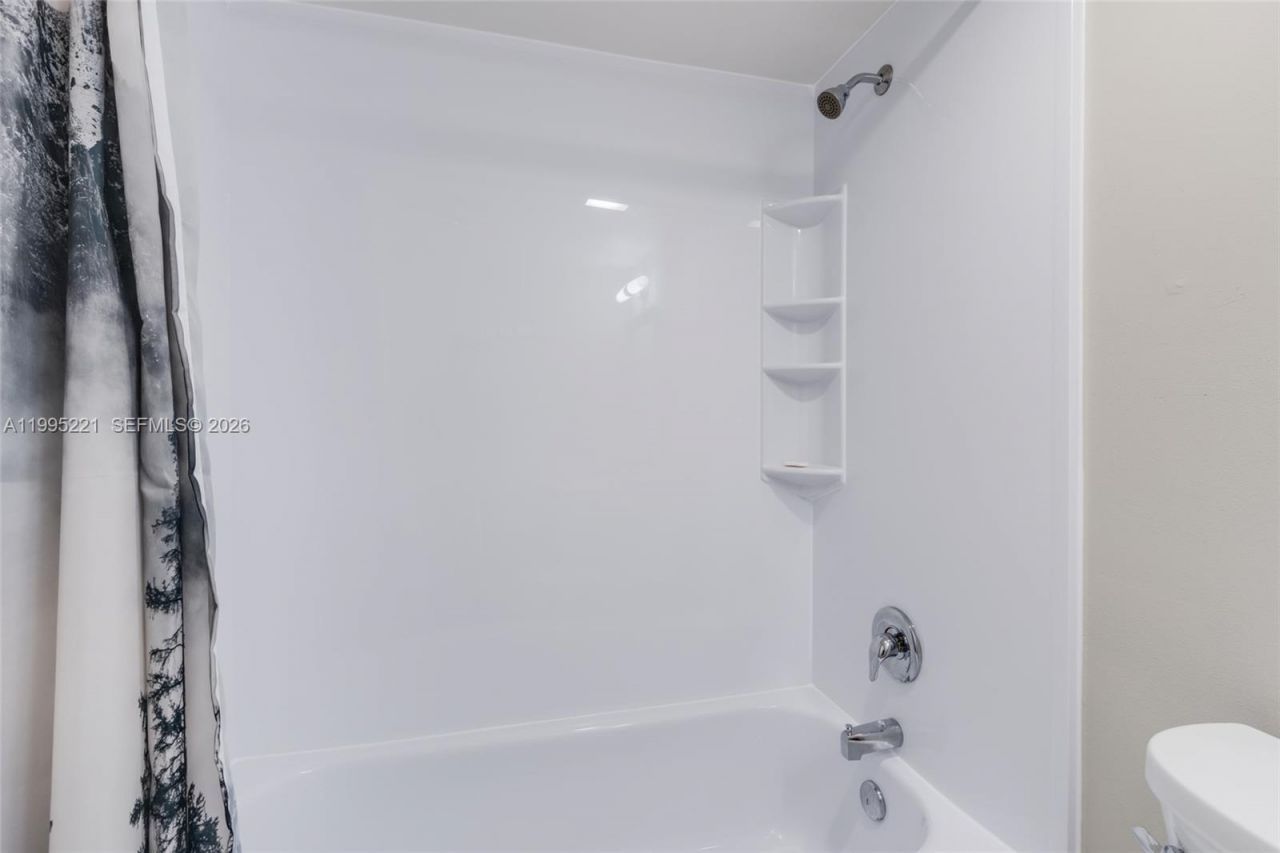 1651 NE 115th St, Unit 28C, Miami, FL 33181 Photo