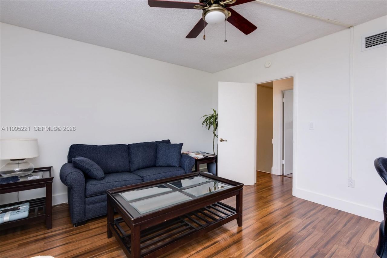 1651 NE 115th St, Unit 28C, Miami, FL 33181 Photo
