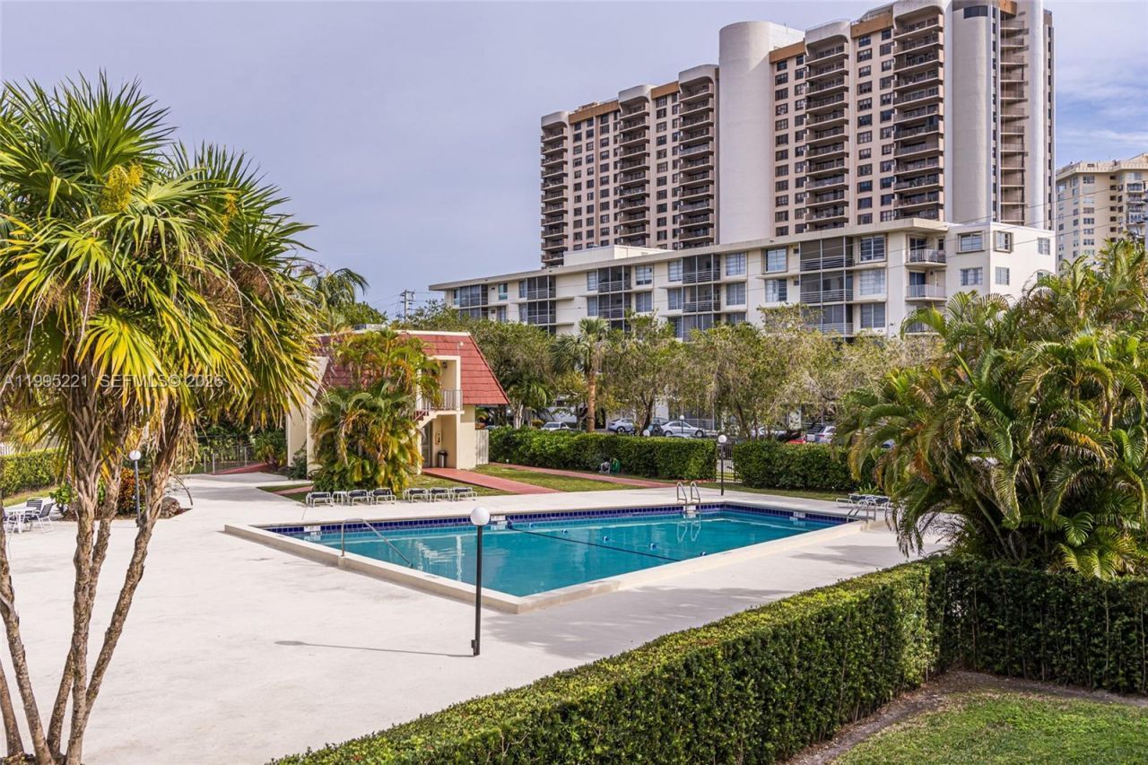 1651 NE 115th St, Unit 28C, Miami, FL 33181 Photo