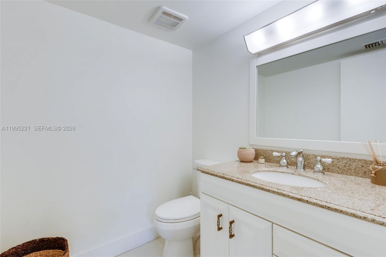 1651 NE 115th St, Unit 28C, Miami, FL 33181 Photo