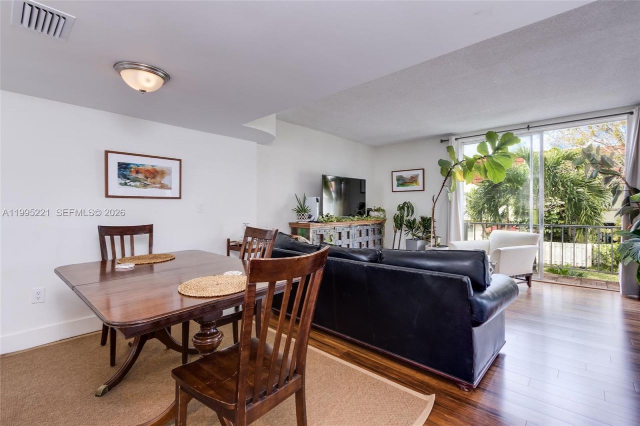 1651 NE 115th St, Unit 28C, Miami, FL 33181 Photo