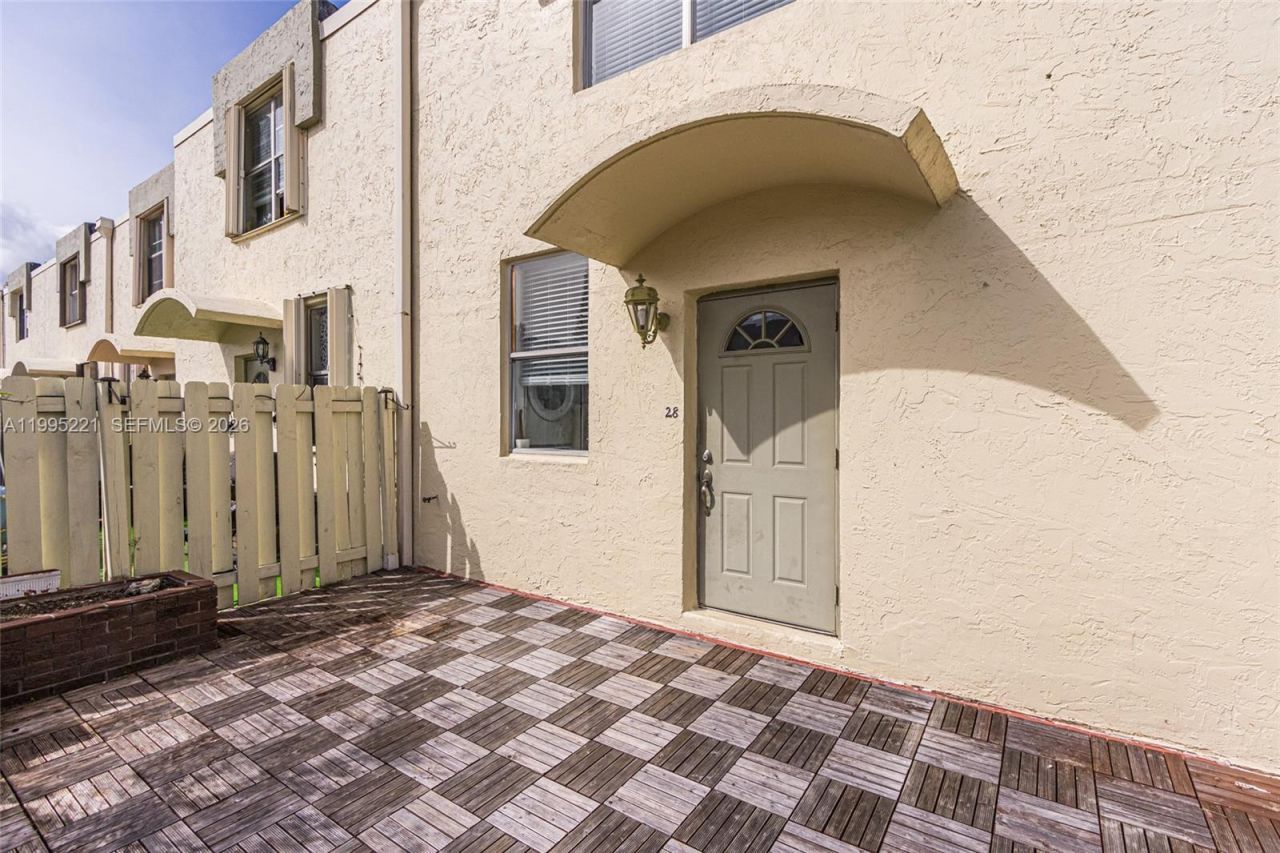 1651 NE 115th St, Unit 28C, Miami, FL 33181 Photo