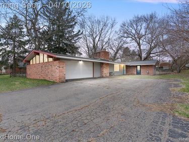 1014 S Adelaide Street, Fenton, MI 48430