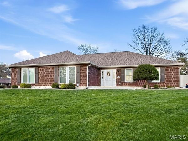 16 Nicolet Drive , Manchester, MO 63011
