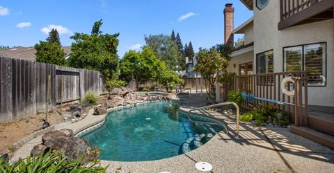 891 Shore Breeze Dr, Sacramento, CA 95831 Photo