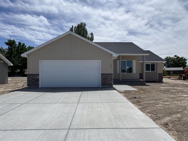 390 Wind River Dr, Shelley, ID 83274