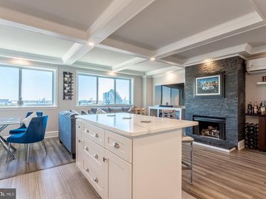 200 10 LOMBARD STREET, Unit 709, PHILADELPHIA, PA 19147