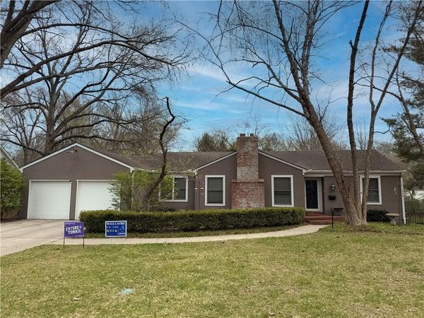 9537 Manor Road, Leawood, KS 66206