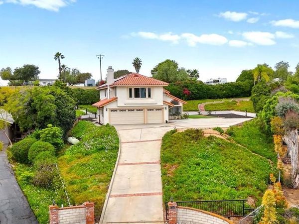 1402 Broken Arrow, Fallbrook, CA 92028