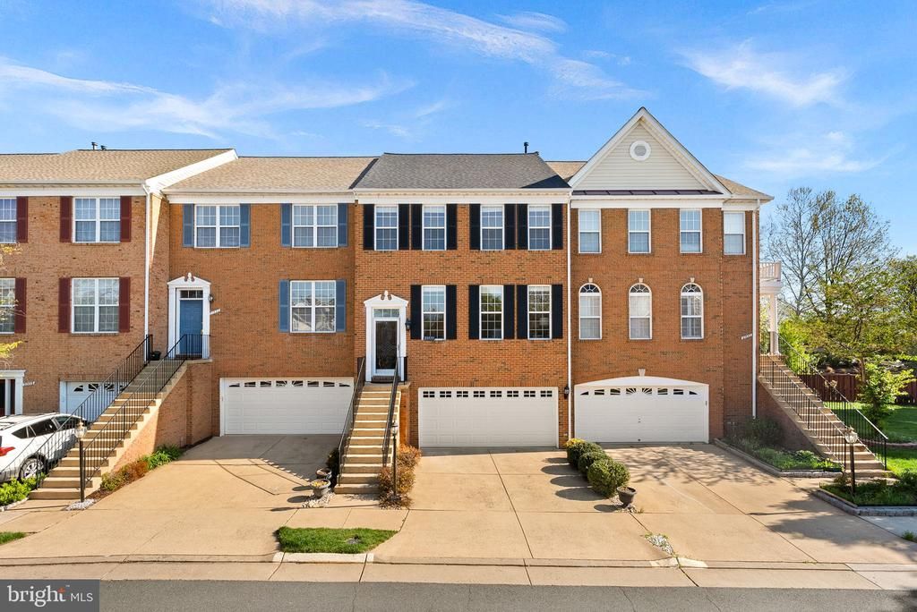 21555 Trowbridge Square, Ashburn, VA 20147 Main Photo