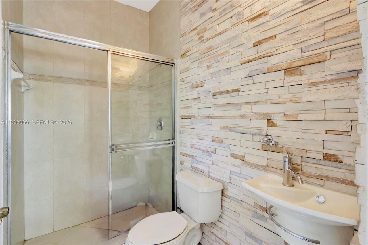 6502 SW 162nd Ct , Miami, FL 33193 Photo