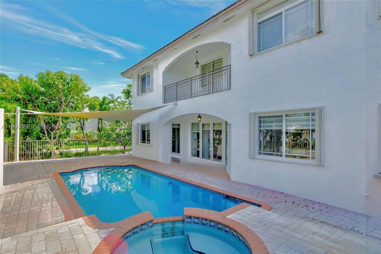 6502 SW 162nd Ct , Miami, FL 33193 Photo