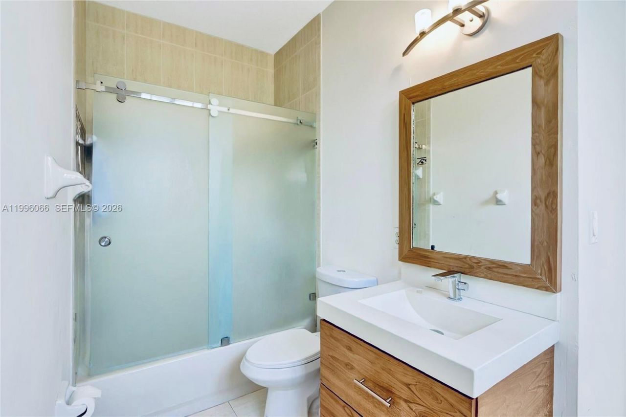 6502 SW 162nd Ct , Miami, FL 33193 Photo