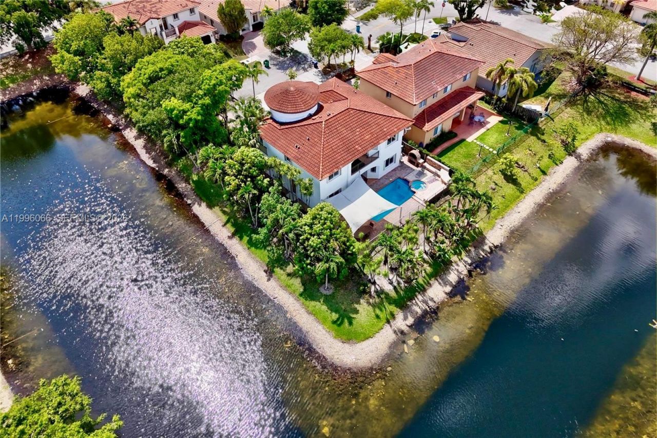 6502 SW 162nd Ct , Miami, FL 33193 Photo