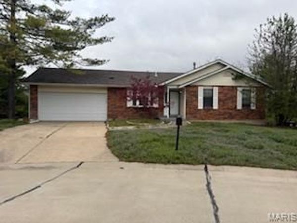 1068 Apricot Drive , St Charles, MO 63301