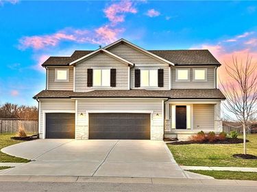 9004 NE 111th Place, Kansas City, MO 64157