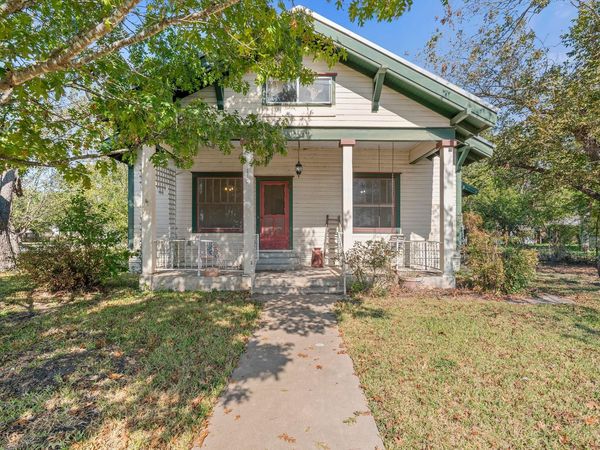 110 W Pecan ST , Hutto, TX 78634