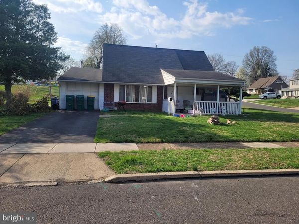 19 CAMELLIA ROAD, LEVITTOWN, PA 19057