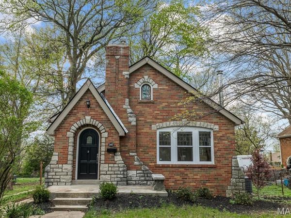 2483 Hartland Avenue , St Louis, MO 63114