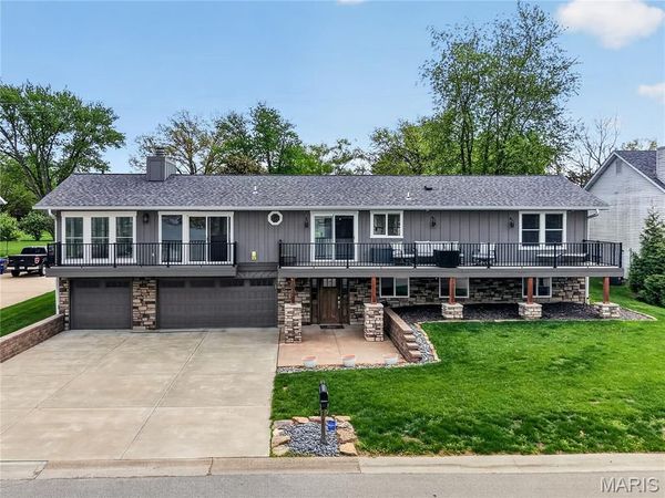 8 Guyenne Drive, Lake St Louis, MO 63367